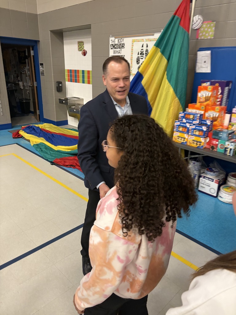 Dr. Nold congratulates the work of our school! 