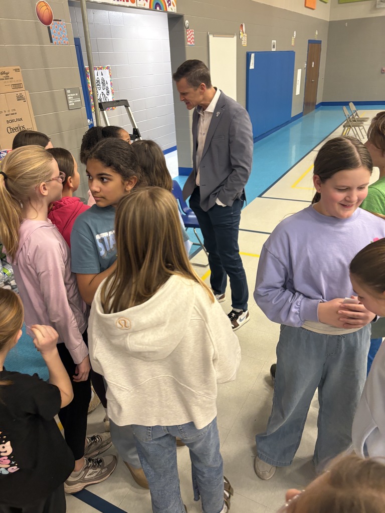 Mayor Paul TenHaken visits with our Lobos Leaders!