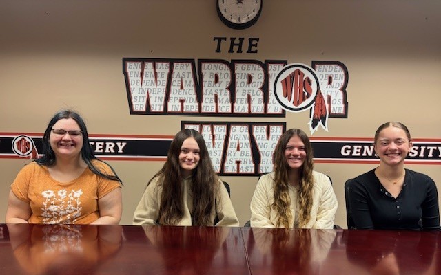 Olivia Hulscher, Kennedy Baumberger, Estee Larsen & Rylee Grieme