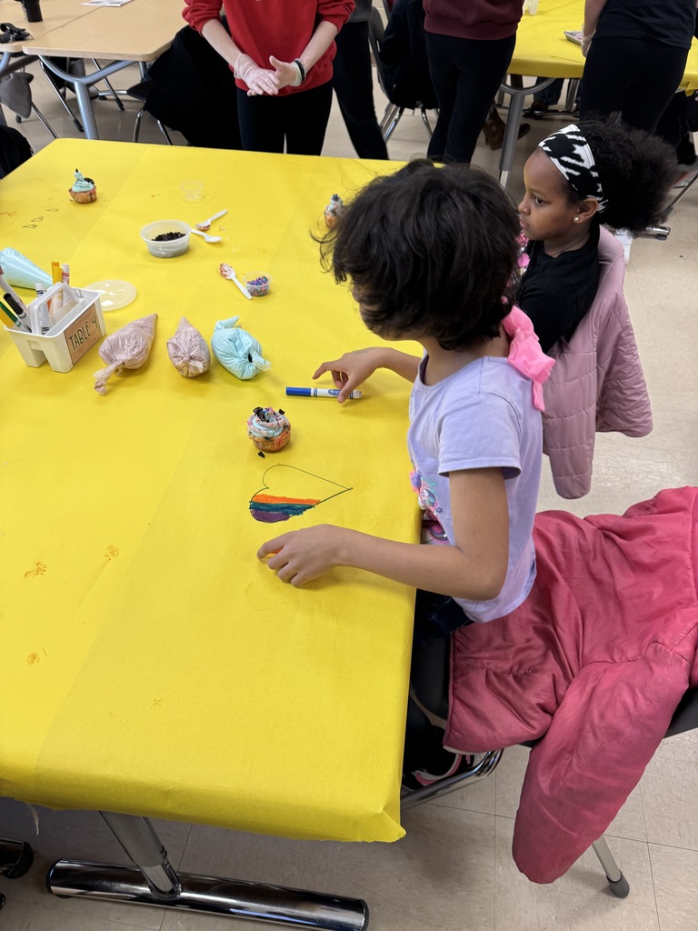 Garfield Elementary students in Culinary making their own pizza