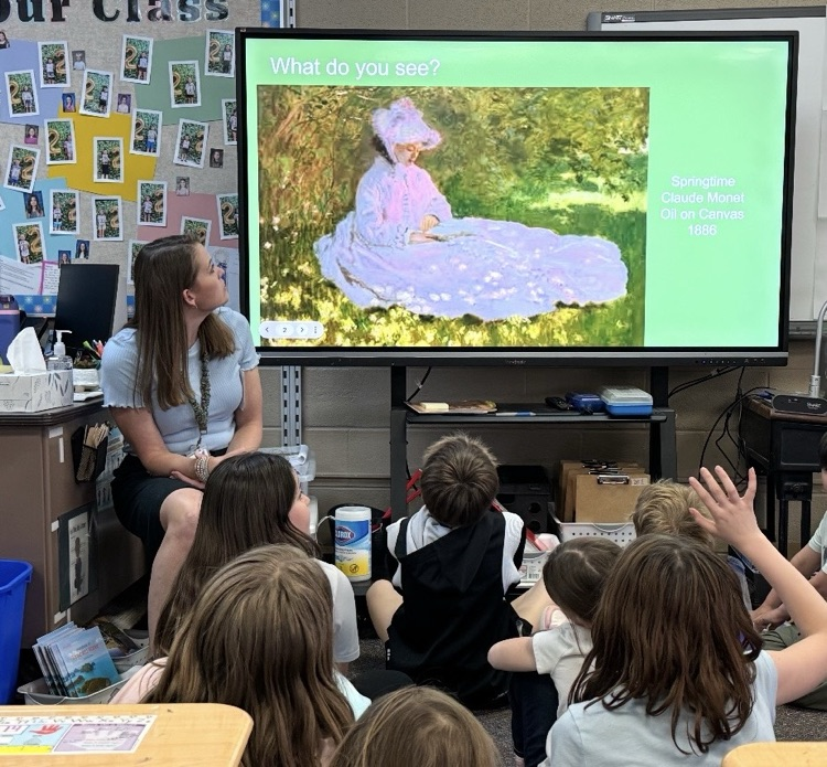 students meeting with their MI family groups 