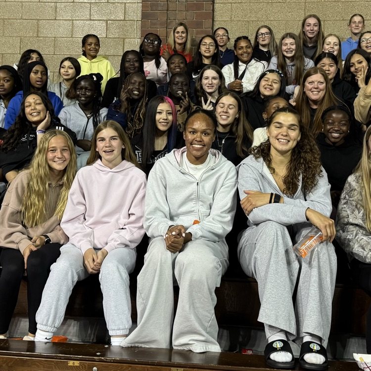 Girls Basketball attend the WNBA game this past weekend 