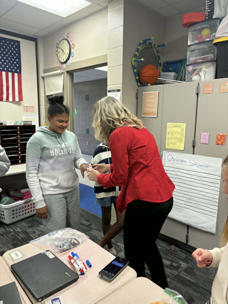 Students learning about health science careers. 