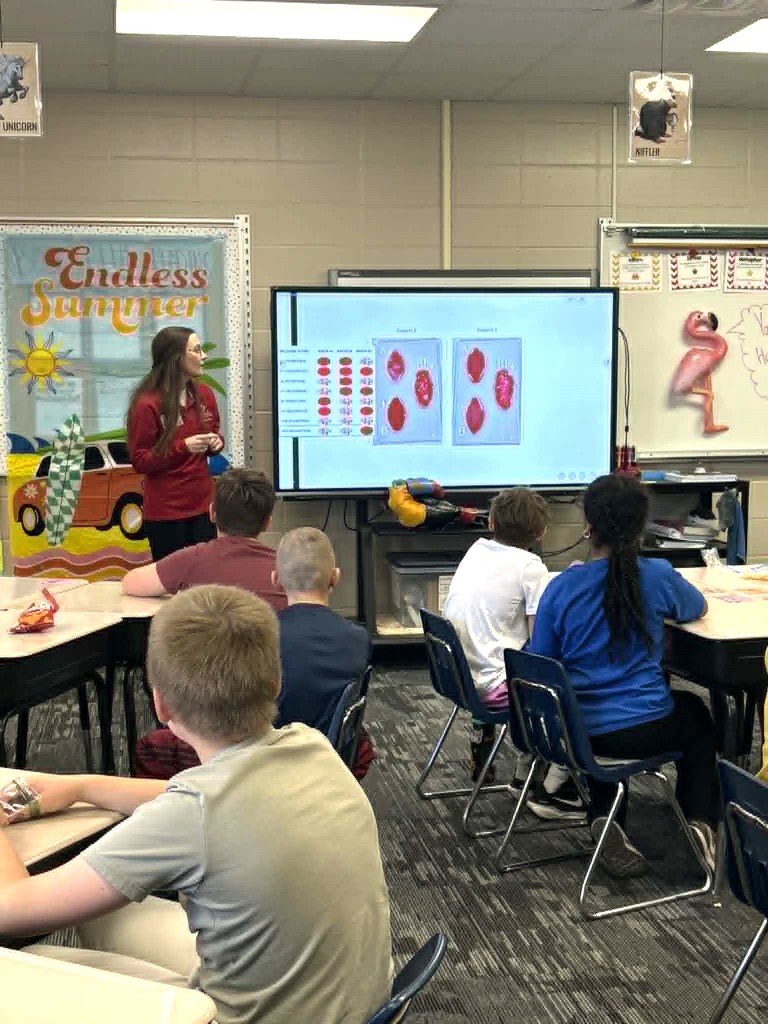 Students learning about health science careers. 
