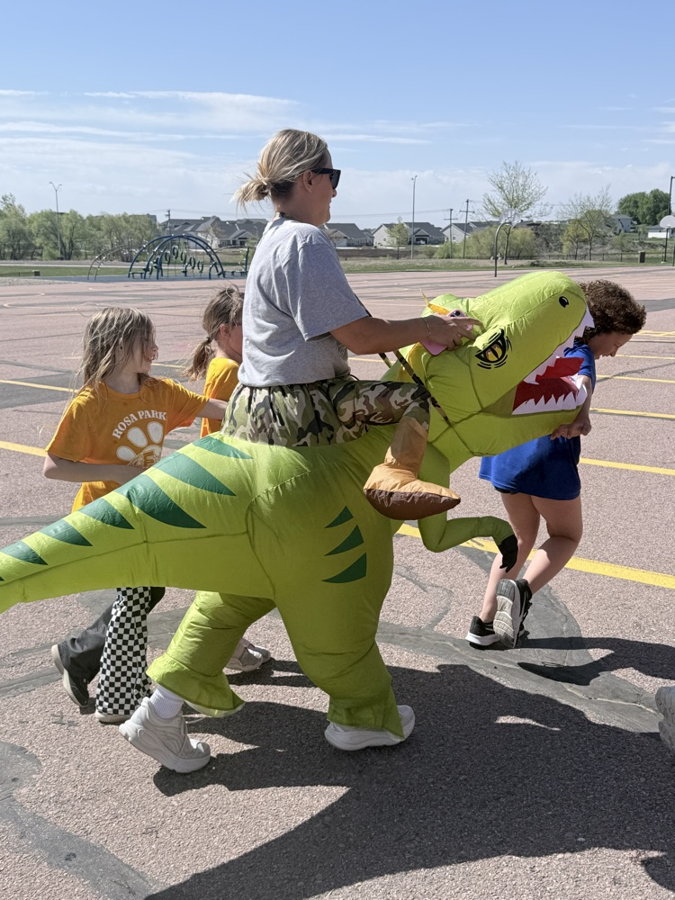 staff member and students at the Fin Run