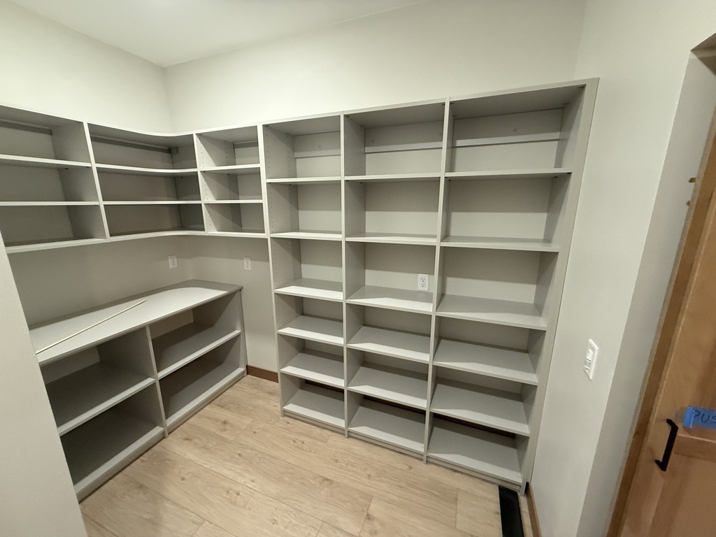 Walk in pantry