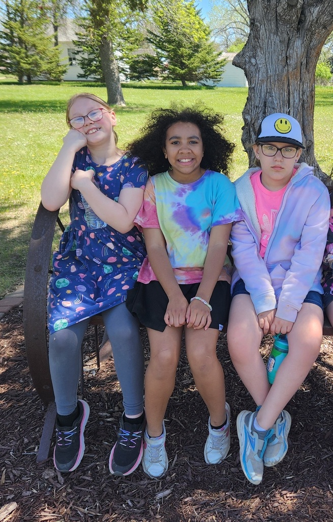 3 girls sitting on a bench