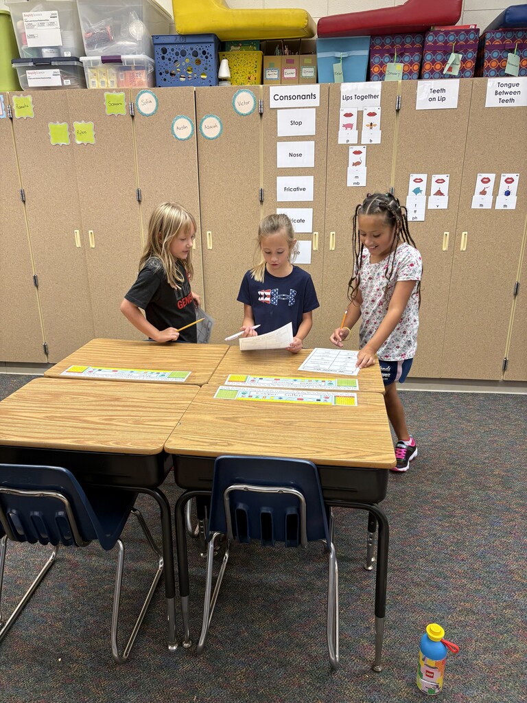 3 girls talking with each other.