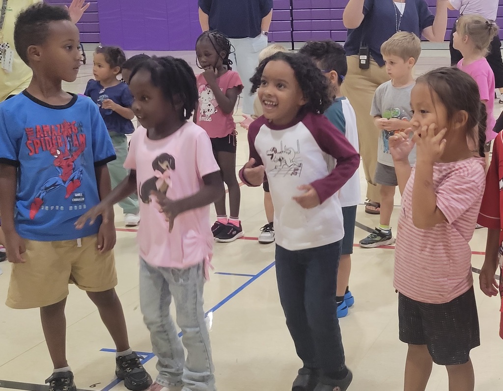 students dancing to Phil Bakker