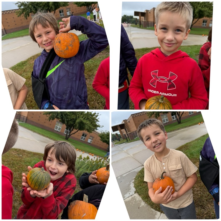 students holding their pumpkins 