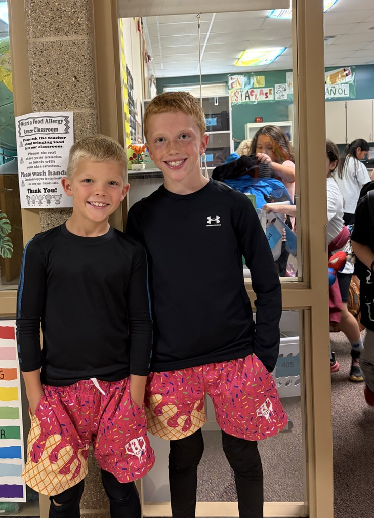 two students dressed alike 