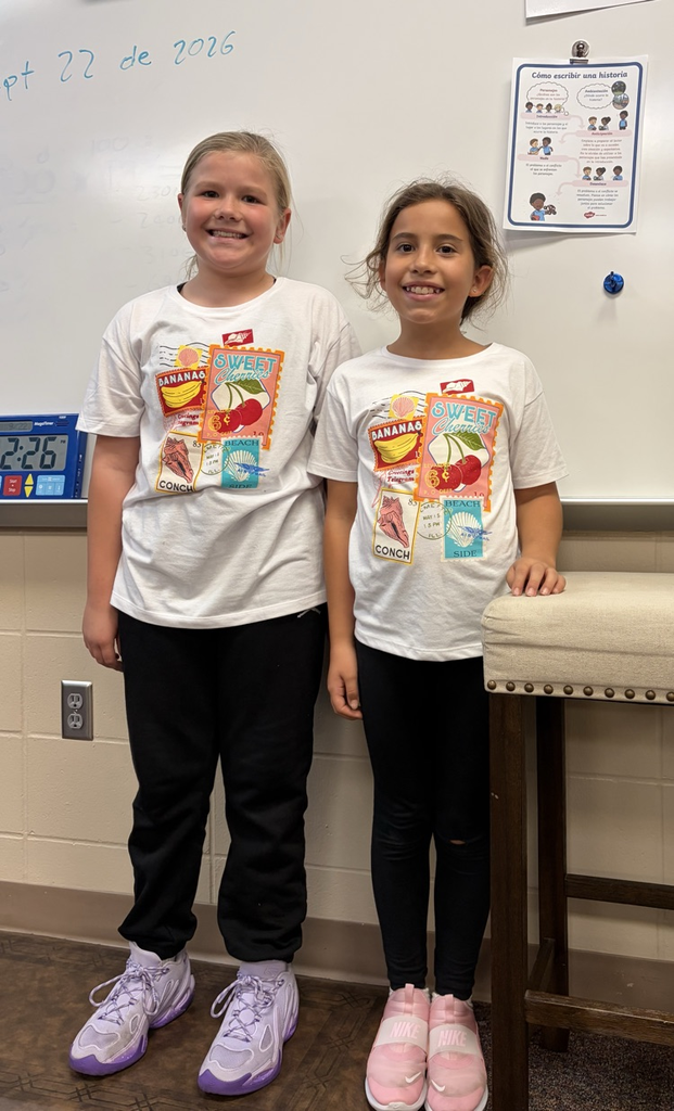 two students dressed alike 