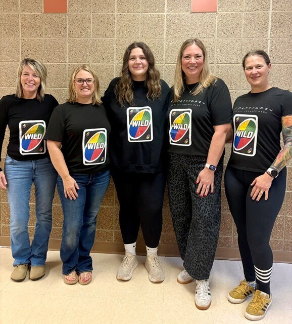1st grade teachers dressed like uno wildcard