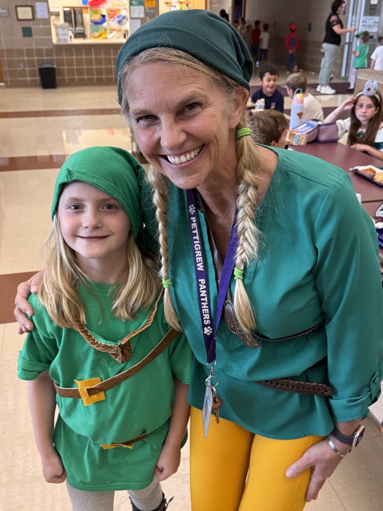 Student and secretary dawn dressed like Link