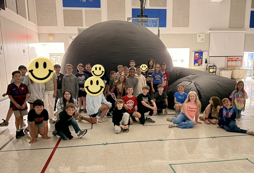5th graders outside the star lab