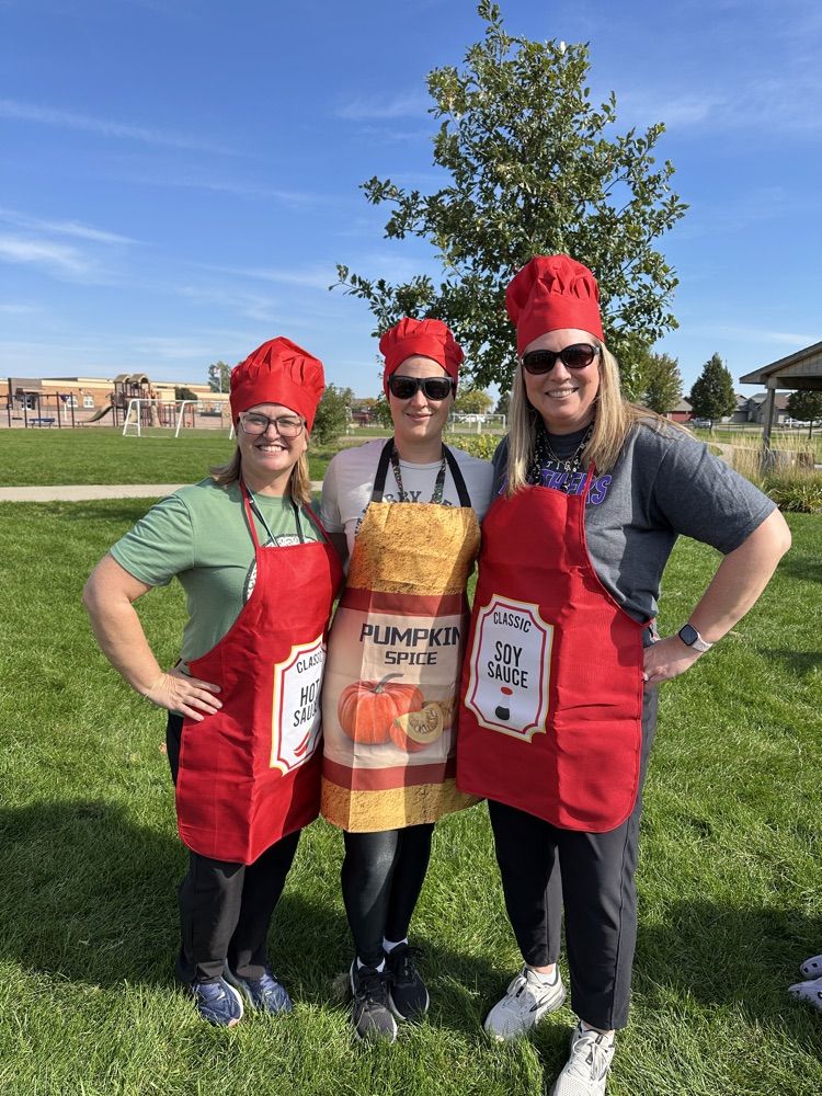 teachers dressed as condiments 