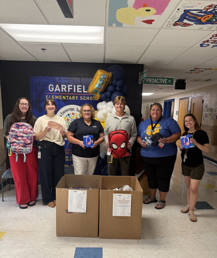 Border State Employees with the 3rd grade team