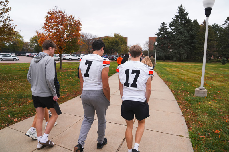 Washington high school students visit the campus of Augustana University