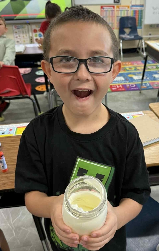 SIVELLS BEND ISD
Mrs. Downey’s 1st and 2nd grade have been reading books that talk about churning butter. So today, the whole class made some butter and tasted it on a cracker. It was delicious!!