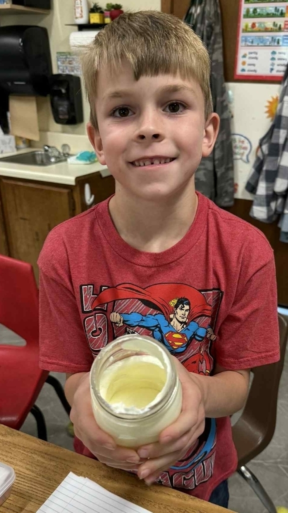 SIVELLS BEND ISD
Mrs. Downey’s 1st and 2nd grade have been reading books that talk about churning butter. So today, the whole class made some butter and tasted it on a cracker. It was delicious!!