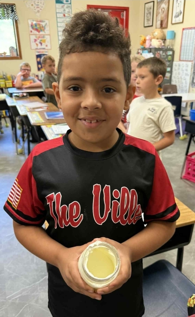SIVELLS BEND ISD
Mrs. Downey’s 1st and 2nd grade have been reading books that talk about churning butter. So today, the whole class made some butter and tasted it on a cracker. It was delicious!!