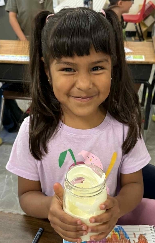 SIVELLS BEND ISD
Mrs. Downey’s 1st and 2nd grade have been reading books that talk about churning butter. So today, the whole class made some butter and tasted it on a cracker. It was delicious!!