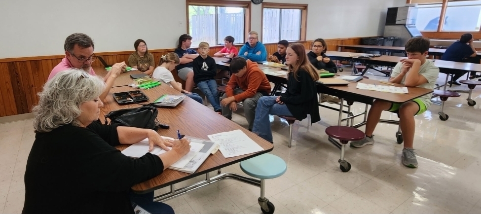 SiVELLS BEND ISD
SBISD Builders Club had their first meeting on Wednesday. We welcomed this year's officers. President July Mooney, Vice President Keith Bishop, and Secretary Treasurer Journee Burk. We are looking forward to another year of growth!