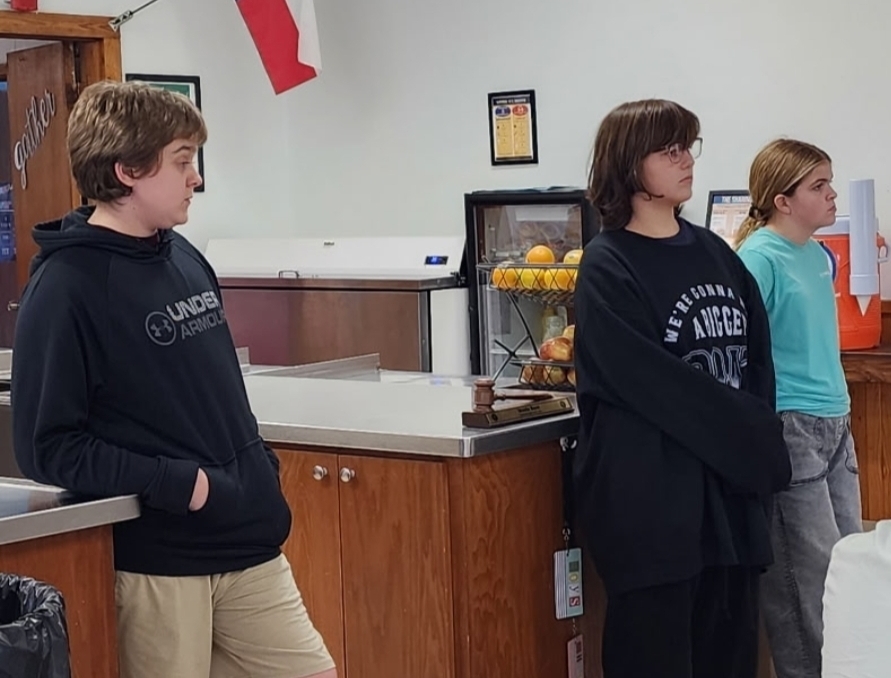 SiVELLS BEND ISD
SBISD Builders Club had their first meeting on Wednesday. We welcomed this year's officers. President July Mooney, Vice President Keith Bishop, and Secretary Treasurer Journee Burk. We are looking forward to another year of growth!