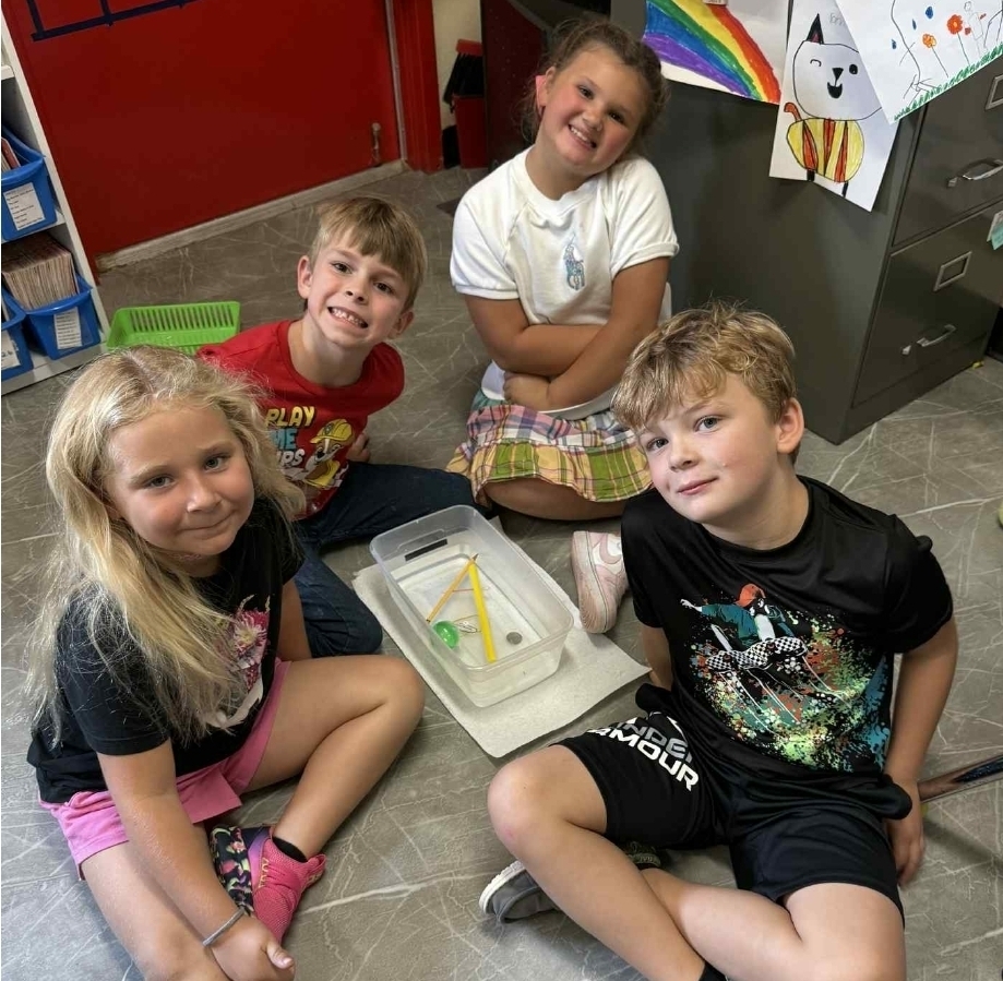 SIVELLS BEND ISD
Mrs. Downey’s 1st and 2nd grade have been learning how to classify matter. They used sink or float to classify items. There were some surprises with what floated!