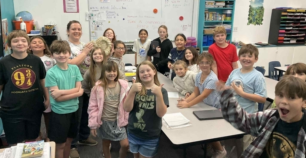 SIVELLS BEND ISD
3rd, 4th, and 5th grade had a guest speaker today!  Mrs. Stockwell brought some really cool fossils to share, including shark vertebrae and a huge ammonite!  They were found here in Cooke county!