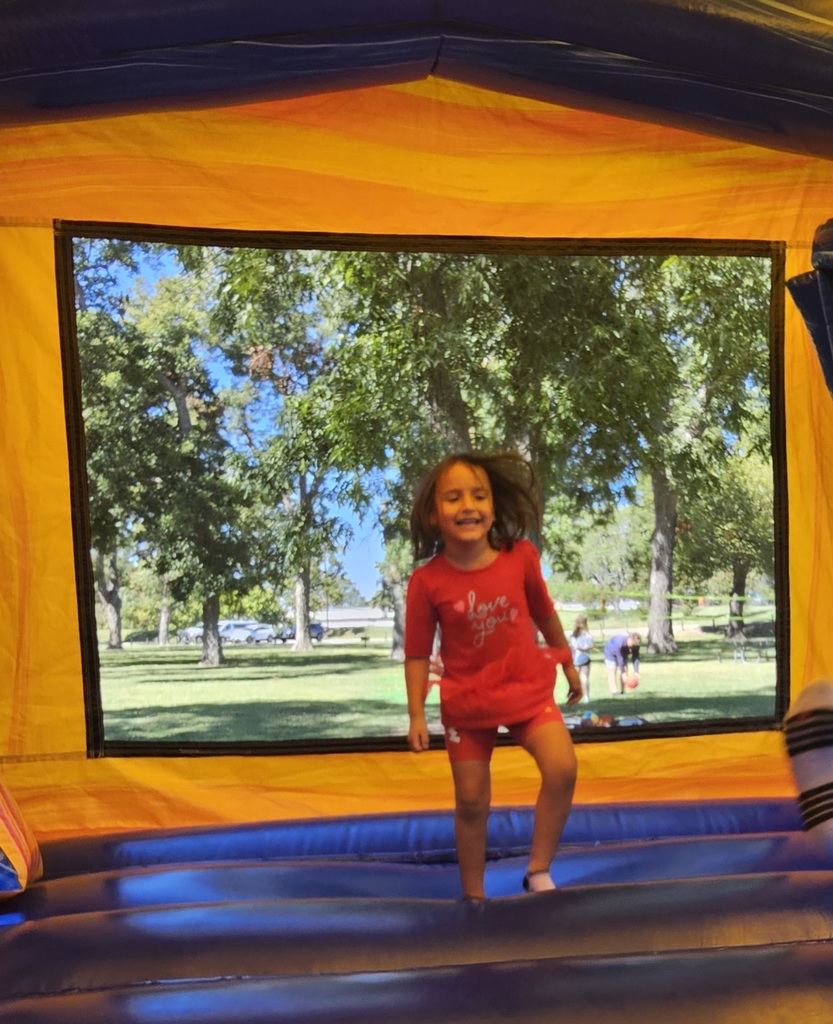 SIVELLS BEND ISD -
☆ STAAR Celebration ☆
Bounce House FUN