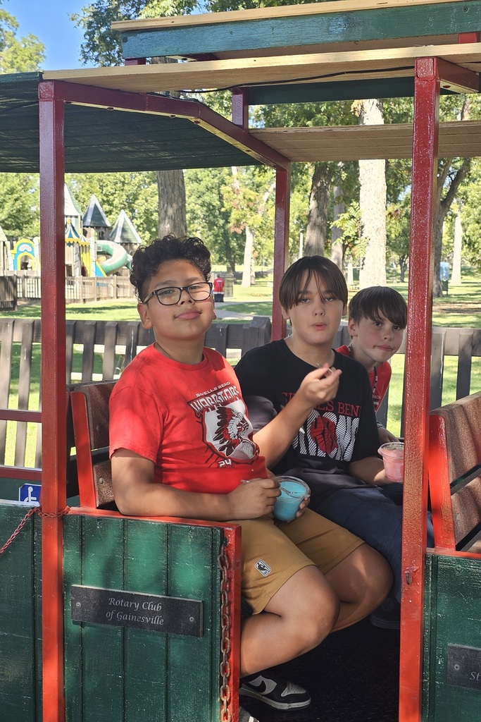 SIVELLS BEND ISD -
☆ STAAR Celebration ☆
Train Ride Around The Park