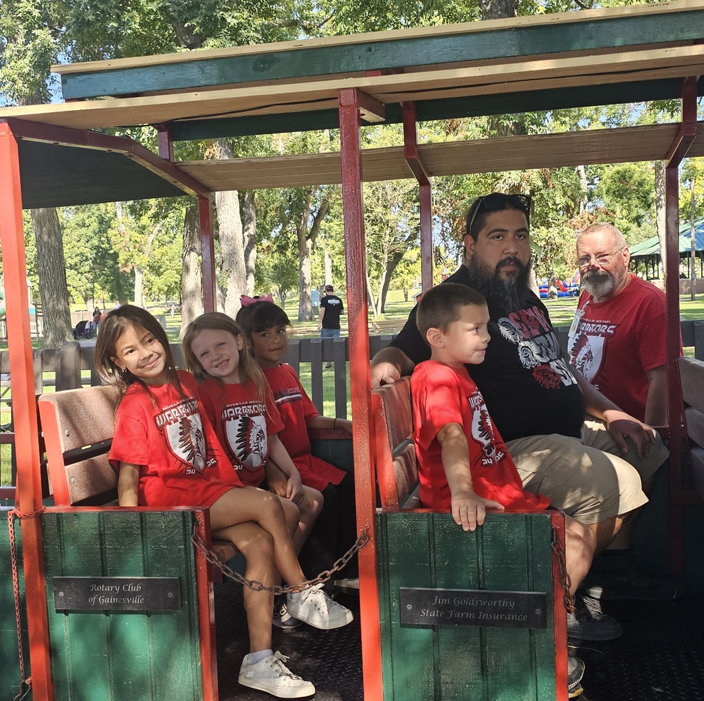 SIVELLS BEND ISD -
☆ STAAR Celebration ☆
Train Ride Around The Park