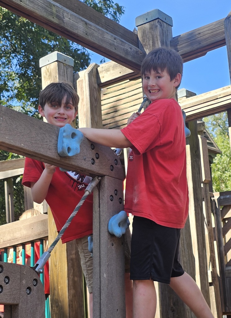 SIVELLS BEND ISD -
☆ STAAR Celebration ☆
Students had a BLAST playing at the park.