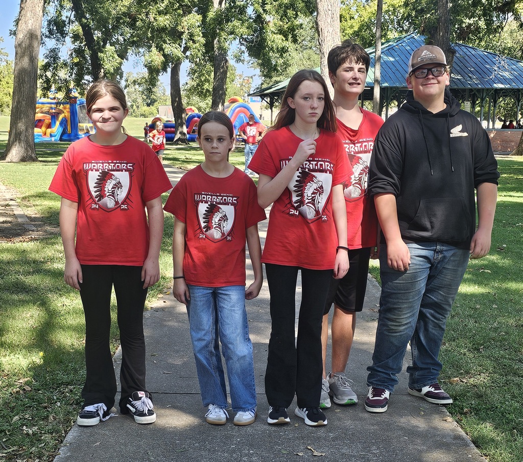SIVELLS BEND ISD -
☆ STAAR Celebration ☆
Students had a BLAST playing at the park.