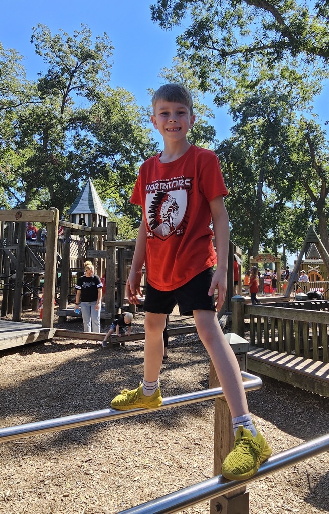 SIVELLS BEND ISD -
☆ STAAR Celebration ☆
Students had a BLAST playing at the park.