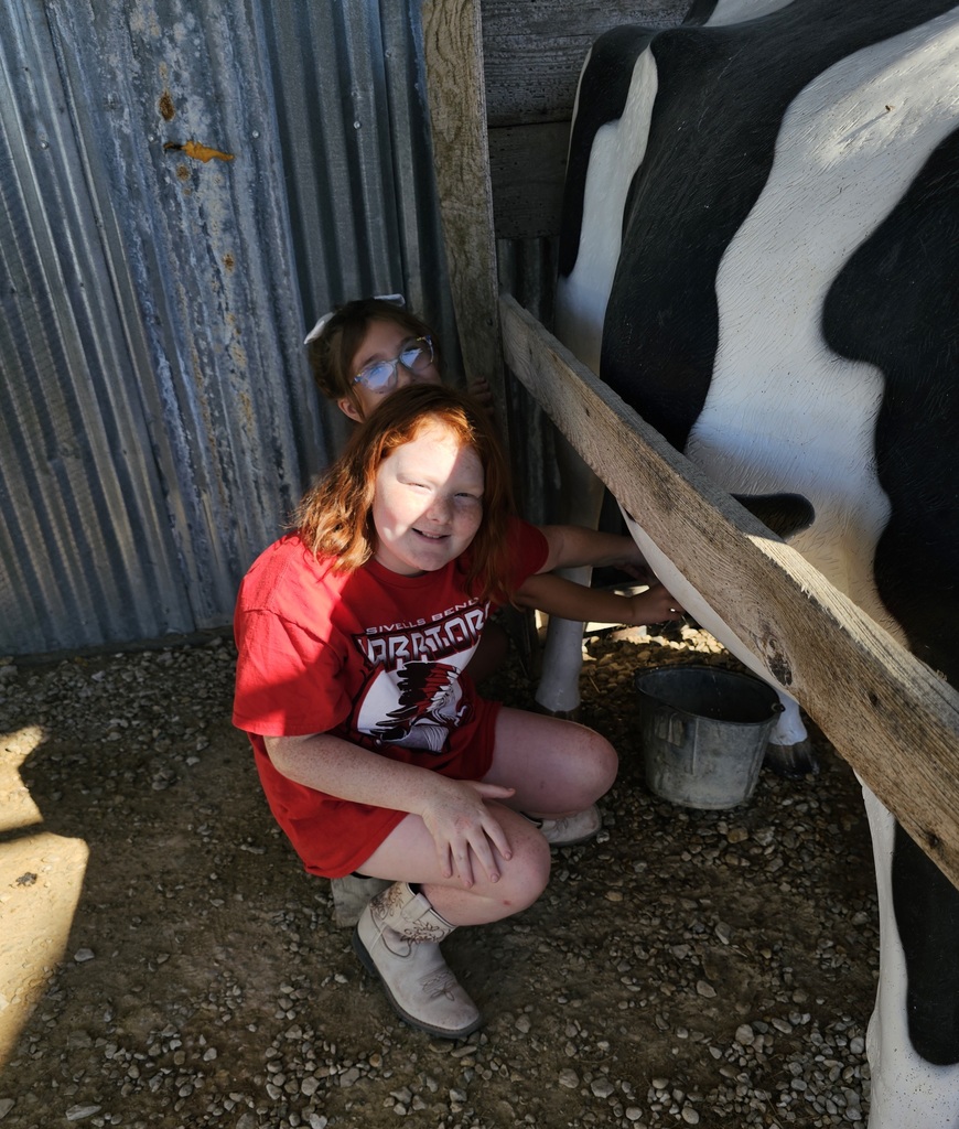 SIVELLS BEND ISD -
☆ STAAR Celebration ☆
CIRCLE N DAIRY
Have you milked a cow?