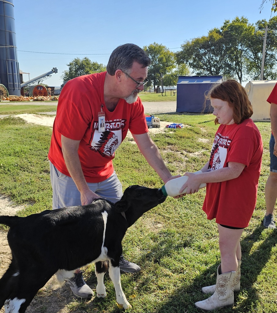 SIVELLS BEND ISD -
☆ STAAR Celebration ☆
CIRCLE N DAIRY
Feeding the babies.