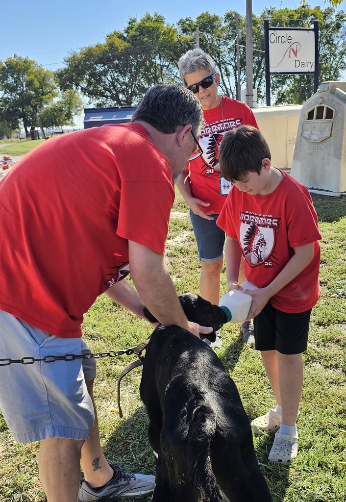 SIVELLS BEND ISD -
☆ STAAR Celebration ☆
CIRCLE N DAIRY
Feeding the babies.