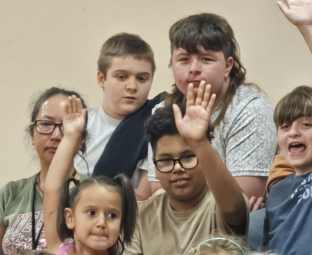 Sivells Bend ISD -
October is Fire Prevention Month. The Moss Lake Volunteer Fire Department visited SBISD and talked to the students about Fire Safety.
We are very grateful that the MLVFD took time to visit Sivells Bend School to talk about fire safety.