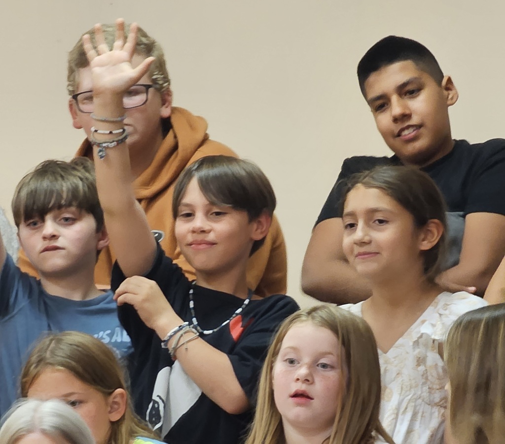 Sivells Bend ISD -
October is Fire Prevention Month. The Moss Lake Volunteer Fire Department visited SBISD and talked to the students about Fire Safety.
We are very grateful that the MLVFD took time to visit Sivells Bend School to talk about fire safety.