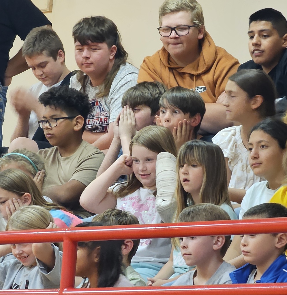 Sivells Bend ISD -
October is Fire Prevention Month. The Moss Lake Volunteer Fire Department visited SBISD and talked to the students about Fire Safety.
We are very grateful that the MLVFD took time to visit Sivells Bend School to talk about fire safety.