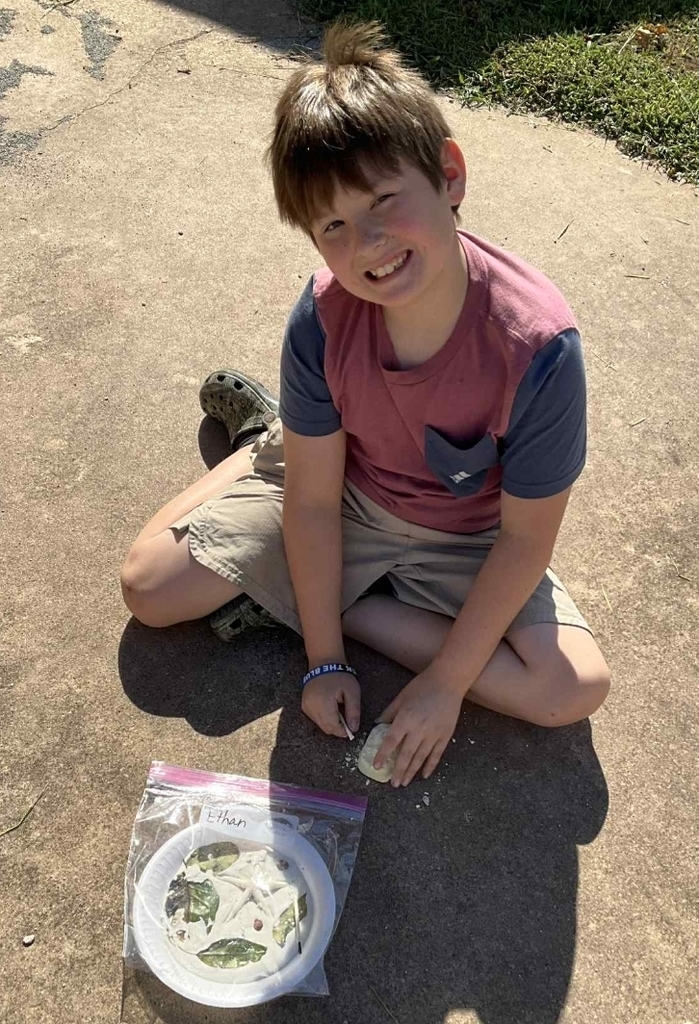 SIVELLS BEND ISD
3rd and 4th graders had fun making their own mold fossils. Then, they used their archeologist tools to dig out real fossils and colorful rocks.