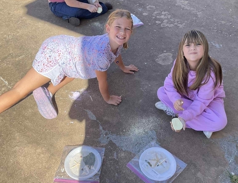 SIVELLS BEND ISD
3rd and 4th graders had fun making their own mold fossils. Then, they used their archeologist tools to dig out real fossils and colorful rocks.