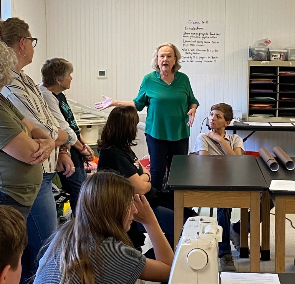SIVELLS BEND ISD
4-H Students ~ Grades 6-7-8.
GETTING PREPARED FOR 4-H YOUTH FAIR
Enrichment Activities: ▪︎sewing
▪︎crochet
▪︎fiber arts
Students learned about sewing machines, sewing on paper, and seam allowance.
Projects:
▪︎ feed sack apron
▪︎ pillowcase
▪︎ pajama bottoms