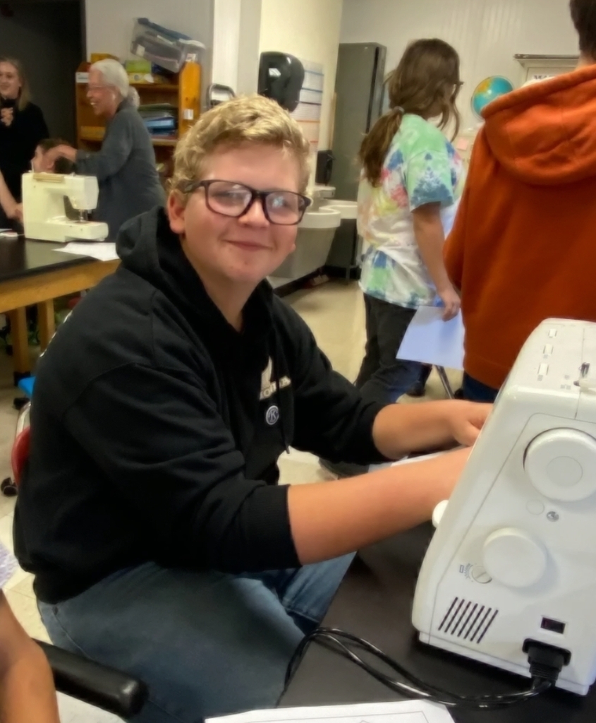 SIVELLS BEND ISD
4-H Students ~ Grades 6-7-8.
GETTING PREPARED FOR 4-H YOUTH FAIR
Enrichment Activities: ▪︎sewing
▪︎crochet
▪︎fiber arts
Students learned about sewing machines, sewing on paper, and seam allowance.
Projects:
▪︎ feed sack apron
▪︎ pillowcase
▪︎ pajama bottoms
