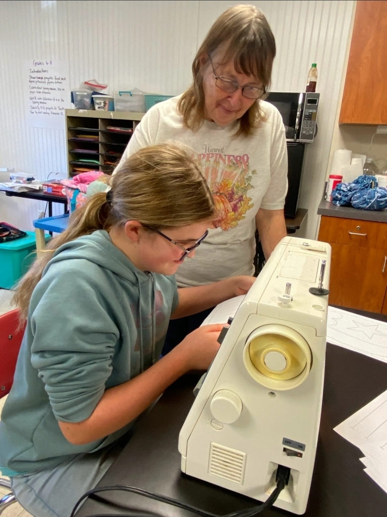 SIVELLS BEND ISD
4-H Students ~ Grades 6-7-8.
GETTING PREPARED FOR 4-H YOUTH FAIR
Enrichment Activities: ▪︎sewing
▪︎crochet
▪︎fiber arts
Students learned about sewing machines, sewing on paper, and seam allowance.
Projects:
▪︎ feed sack apron
▪︎ pillowcase
▪︎ pajama bottoms