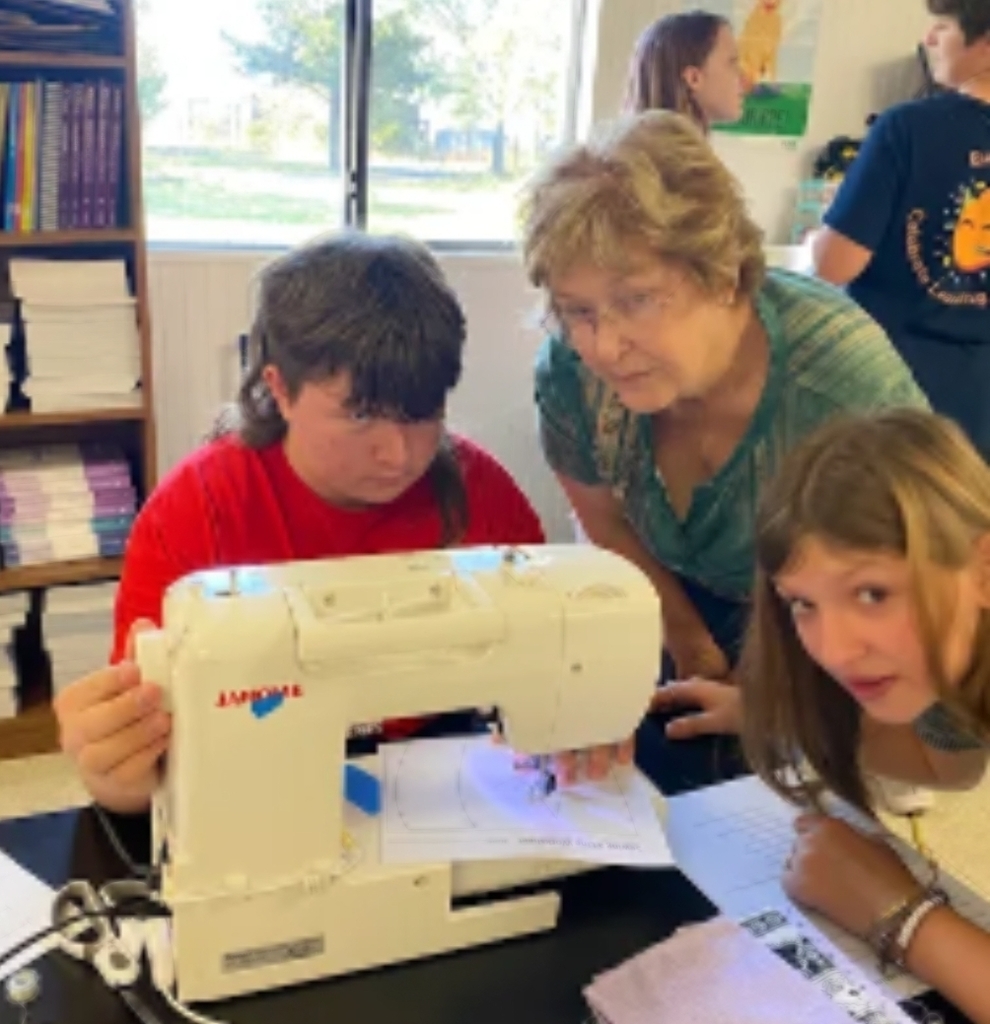 SIVELLS BEND ISD
4-H Students ~ Grades 6-7-8.
GETTING PREPARED FOR 4-H YOUTH FAIR
Enrichment Activities: ▪︎sewing
▪︎crochet
▪︎fiber arts
Students learned about sewing machines, sewing on paper, and seam allowance.
Projects:
▪︎ feed sack apron
▪︎ pillowcase
▪︎ pajama bottoms