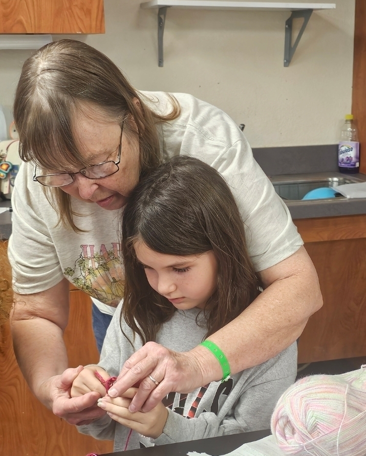 SIVELLS BEND ISD
4-H Students ~ Grades 6-7-8.
GETTING PREPARED FOR 4-H YOUTH FAIR
Enrichment Activities: ▪︎sewing
▪︎crochet
▪︎fiber arts
Students learned about sewing machines, sewing on paper, and seam allowance.
Projects:
▪︎ bracelet
▪︎ cap
▪︎ scarf