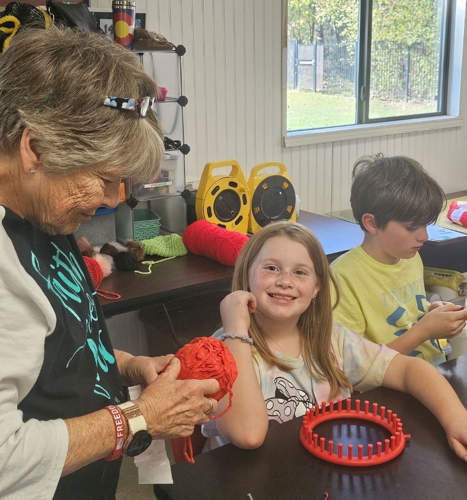 SIVELLS BEND ISD
4-H Students ~ Grades 6-7-8.
GETTING PREPARED FOR 4-H YOUTH FAIR
Enrichment Activities: ▪︎sewing
▪︎crochet
▪︎fiber arts
Students learned about sewing machines, sewing on paper, and seam allowance.
Projects:
▪︎ bracelet
▪︎ cap
▪︎ scarf